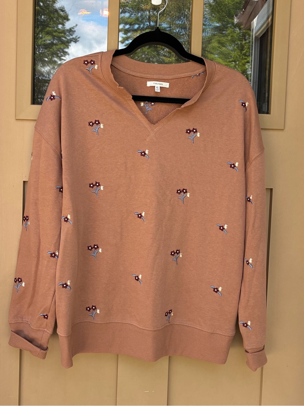Maurices Lightweight Sweatshirt V-Neck Embroidered Flowers Women's Medium